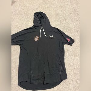 Men’s pull over top